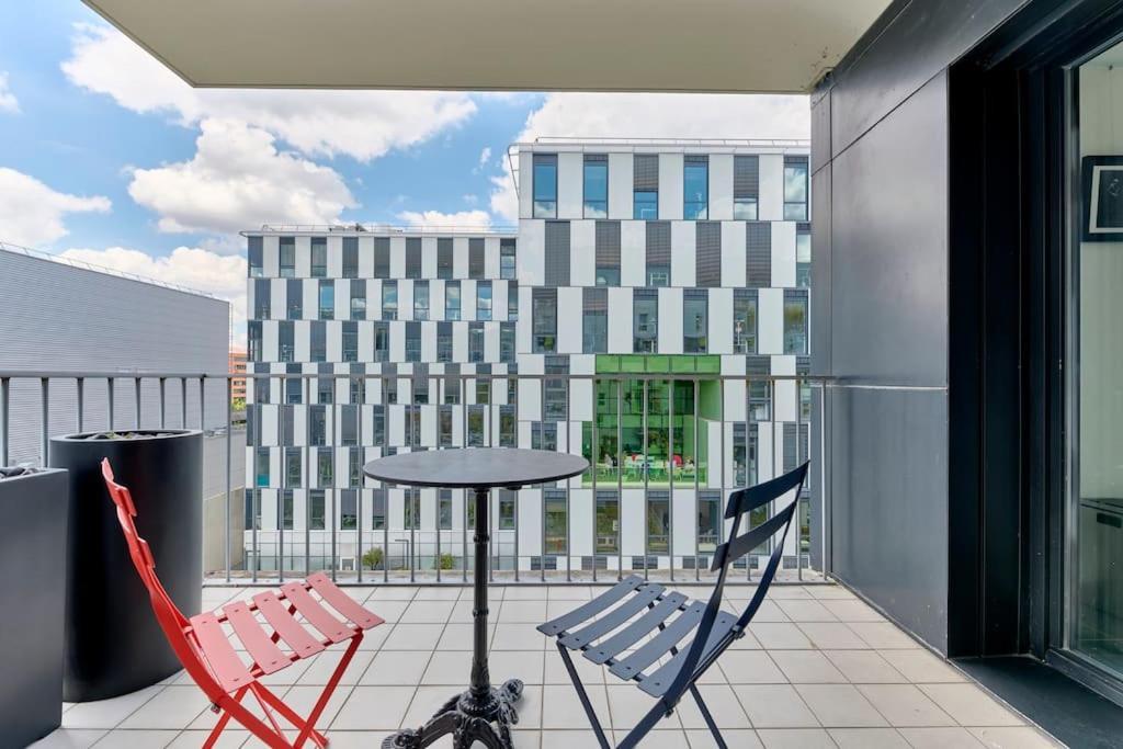Charme Unique Terrasse & Parking Proche Metro Apartment *